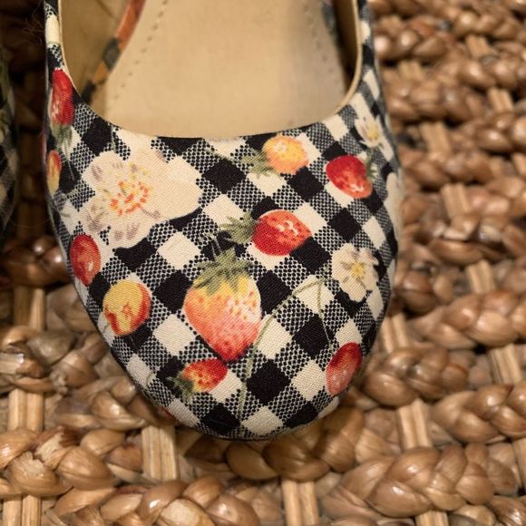 Forever 21 gingham berries print heels sz 5.5 - Picture 4 of 4